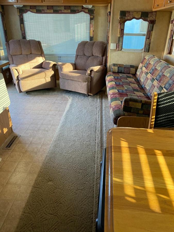 Villa Super Saver Fifth Wheel. Tucson