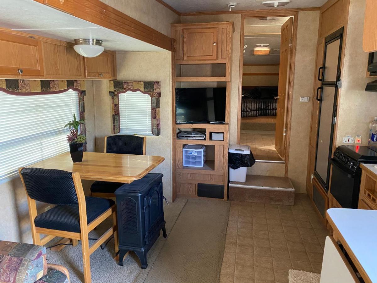 Villa Super Saver Fifth Wheel. Tucson