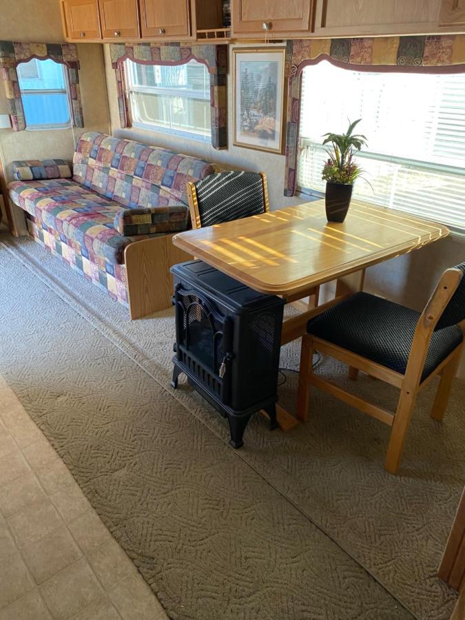 Villa Super Saver Fifth Wheel.